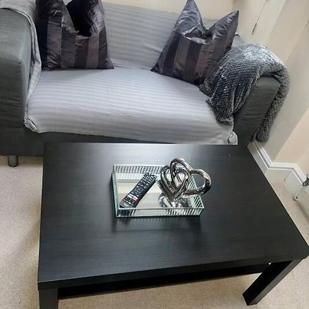 2 Bedroom Apartment With Balcony Oxford Bagian luar foto