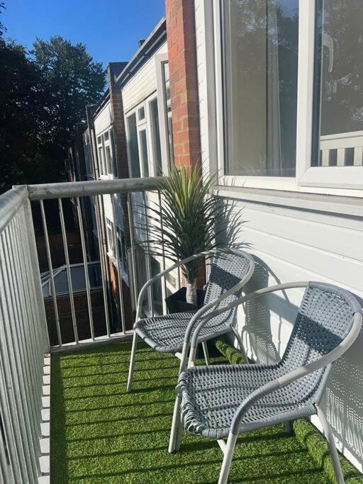 2 Bedroom Apartment With Balcony Oxford Bagian luar foto