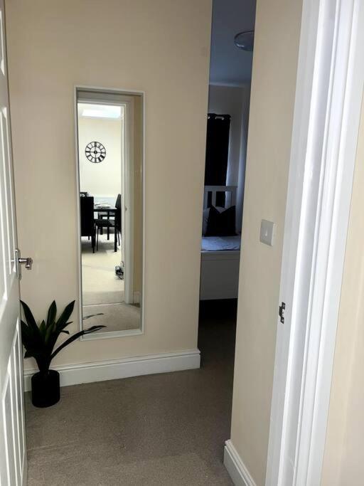 2 Bedroom Apartment With Balcony Oxford Bagian luar foto