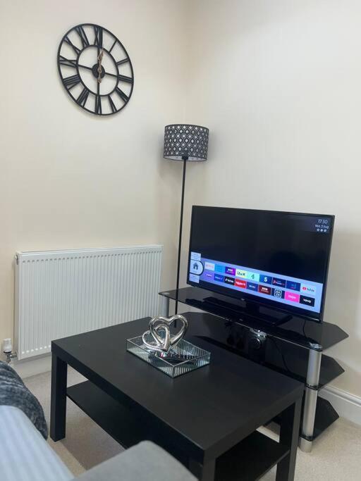 2 Bedroom Apartment With Balcony Oxford Bagian luar foto