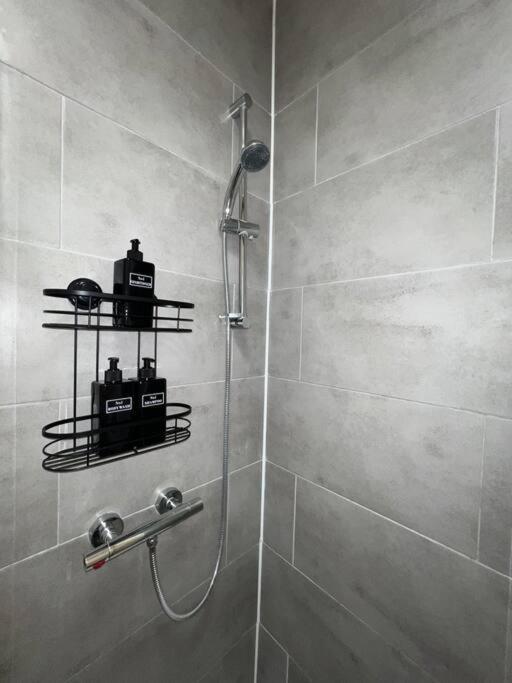 2 Bedroom Apartment With Balcony Oxford Bagian luar foto