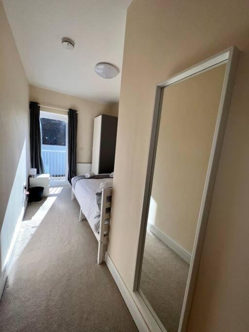 2 Bedroom Apartment With Balcony Oxford Bagian luar foto