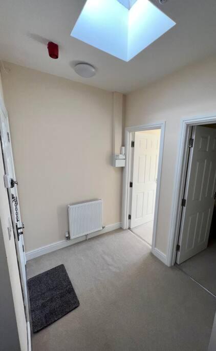 2 Bedroom Apartment With Balcony Oxford Bagian luar foto