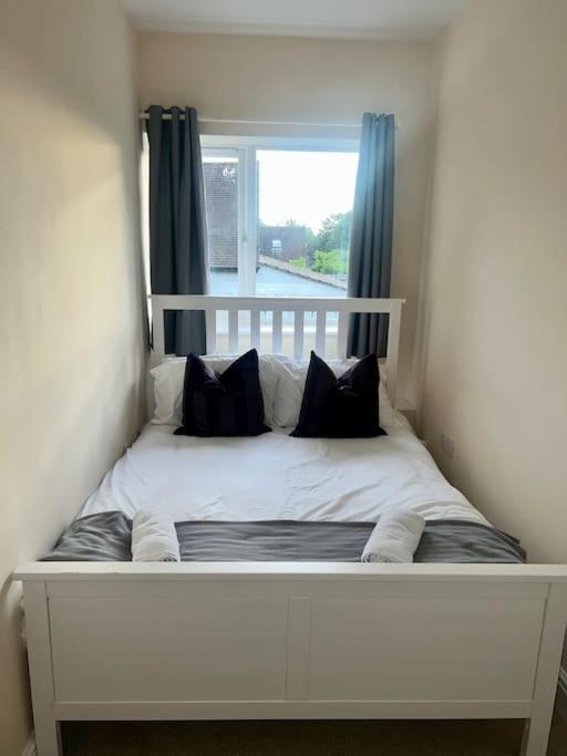 2 Bedroom Apartment With Balcony Oxford Bagian luar foto